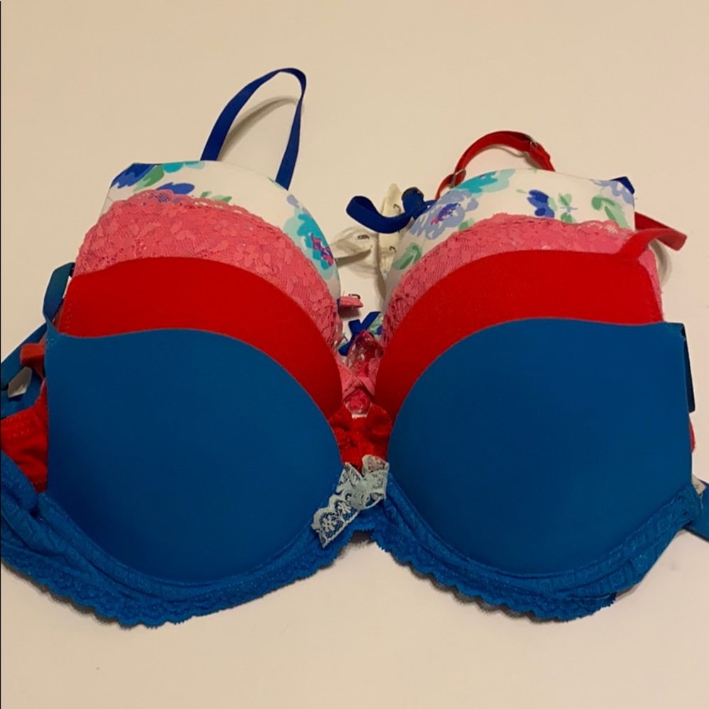 Gilly Hicks push up bra bundle